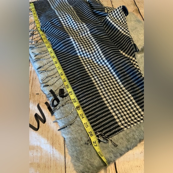 NWT Houndstooth Scarf With Fringe - Picture 7 of 8